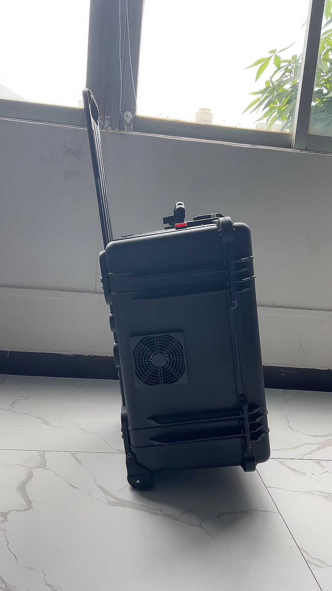 依安手拉箱型移动通信干扰器